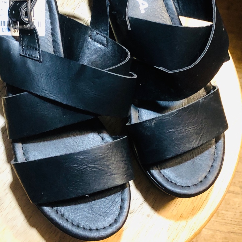 Platform sandal with straps
